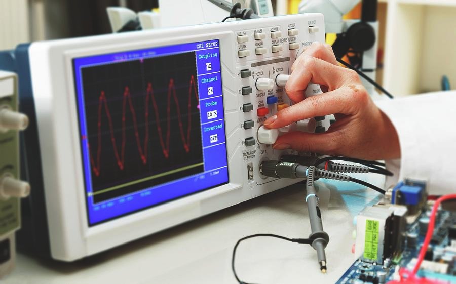 Electronic test and measurement instrument in a lab